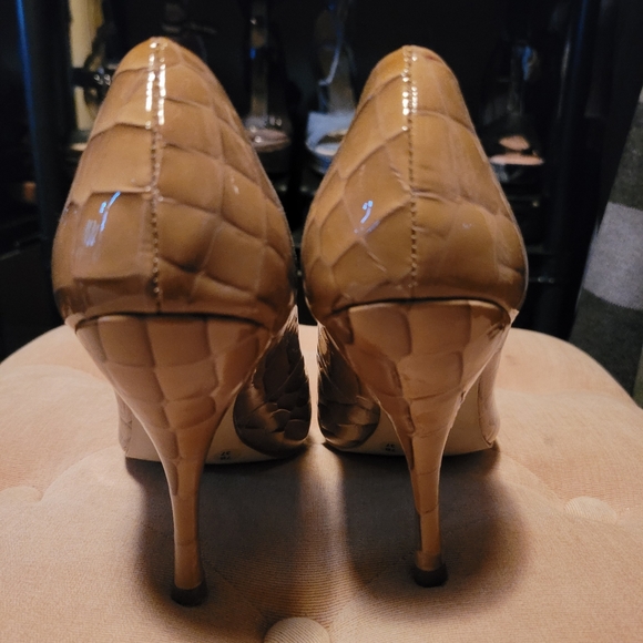 BCBG Heels 👠 EUC size 7 - Picture 3 of 8